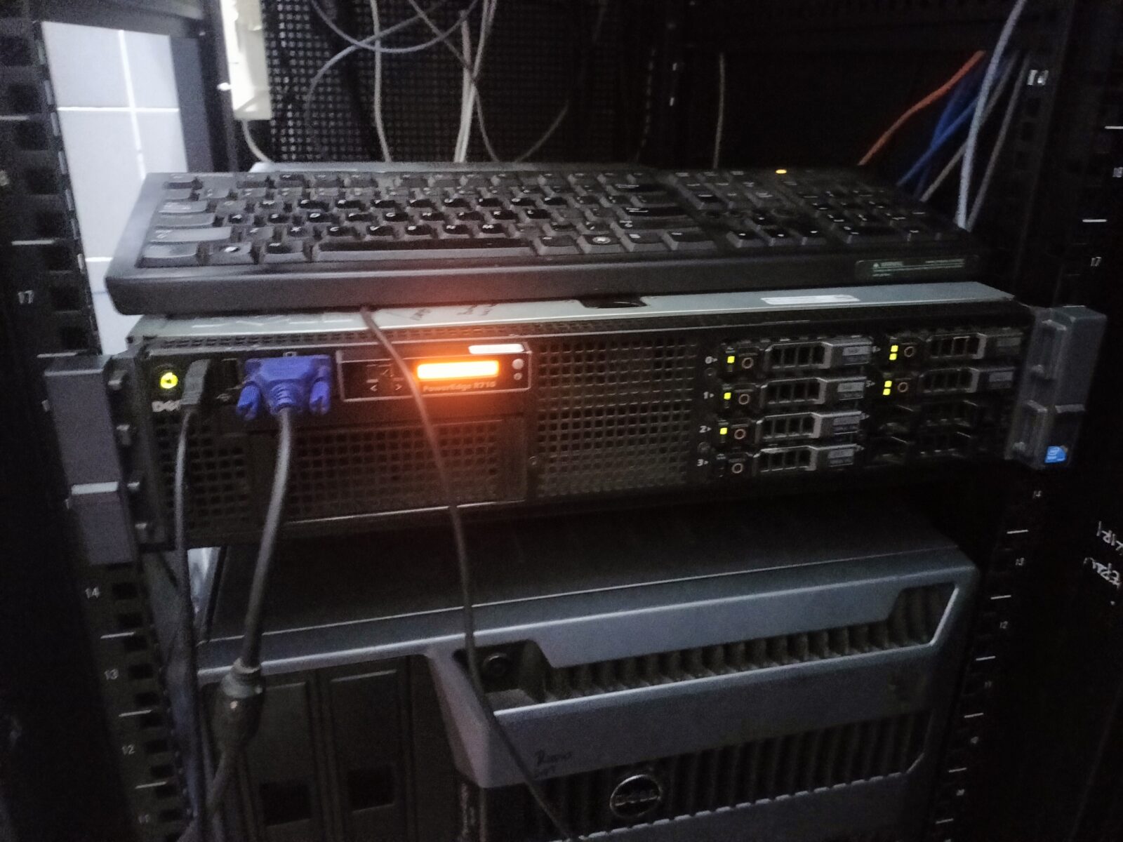 Server equipment and local administration console